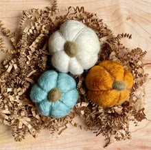 Load image into Gallery viewer, Pumpkin Felted Soaps -Set of 3 - Mini
