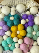 Load image into Gallery viewer, DIY Flower Power Garland Kit