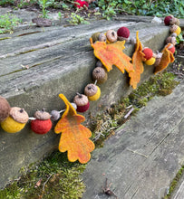 Load image into Gallery viewer, Acorns & Leaves Fall Garland