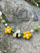 Load image into Gallery viewer, Bee Garland - Gold