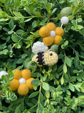 Load image into Gallery viewer, Bee Garland - Gold