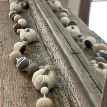 Load image into Gallery viewer, Gray Fall Wool Garland