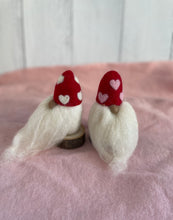 Load image into Gallery viewer, Valentine Gnome