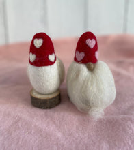 Load image into Gallery viewer, Valentine Gnome