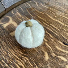 Load image into Gallery viewer, Pumpkin Felted Soap - Small
