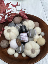 Load image into Gallery viewer, Fall Felt Potpourri Sets - Multiple Colors &amp; Scents