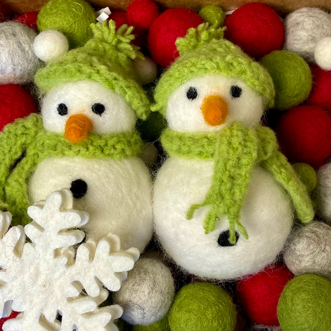 Green Snowman Garland