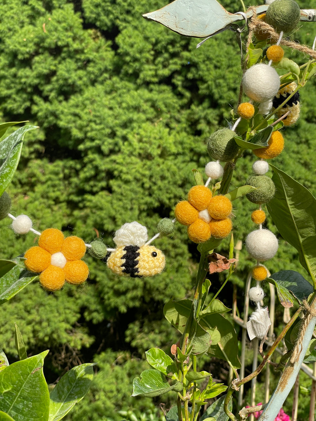Bee Garland - Gold