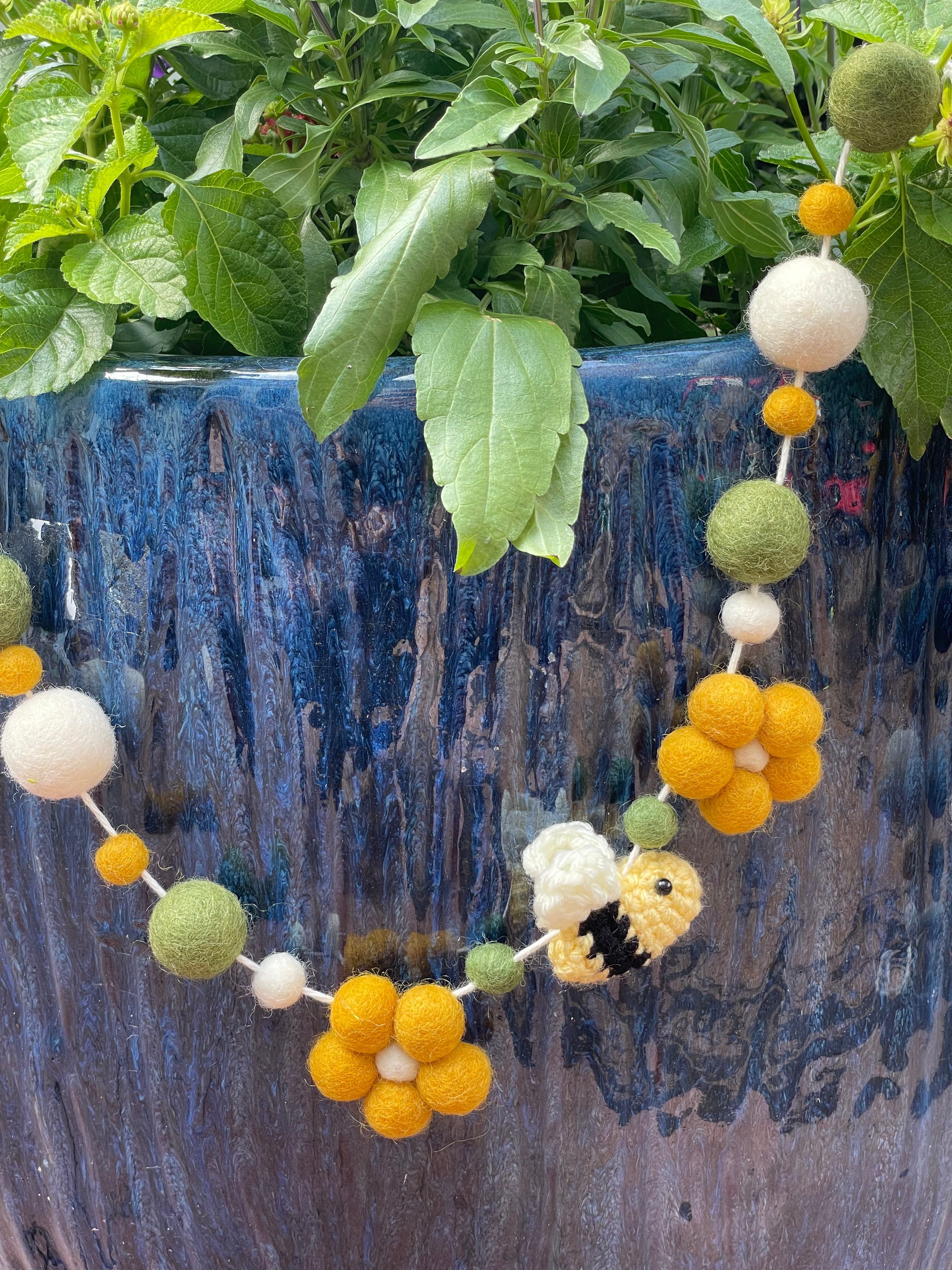 Bee Garland - Gold