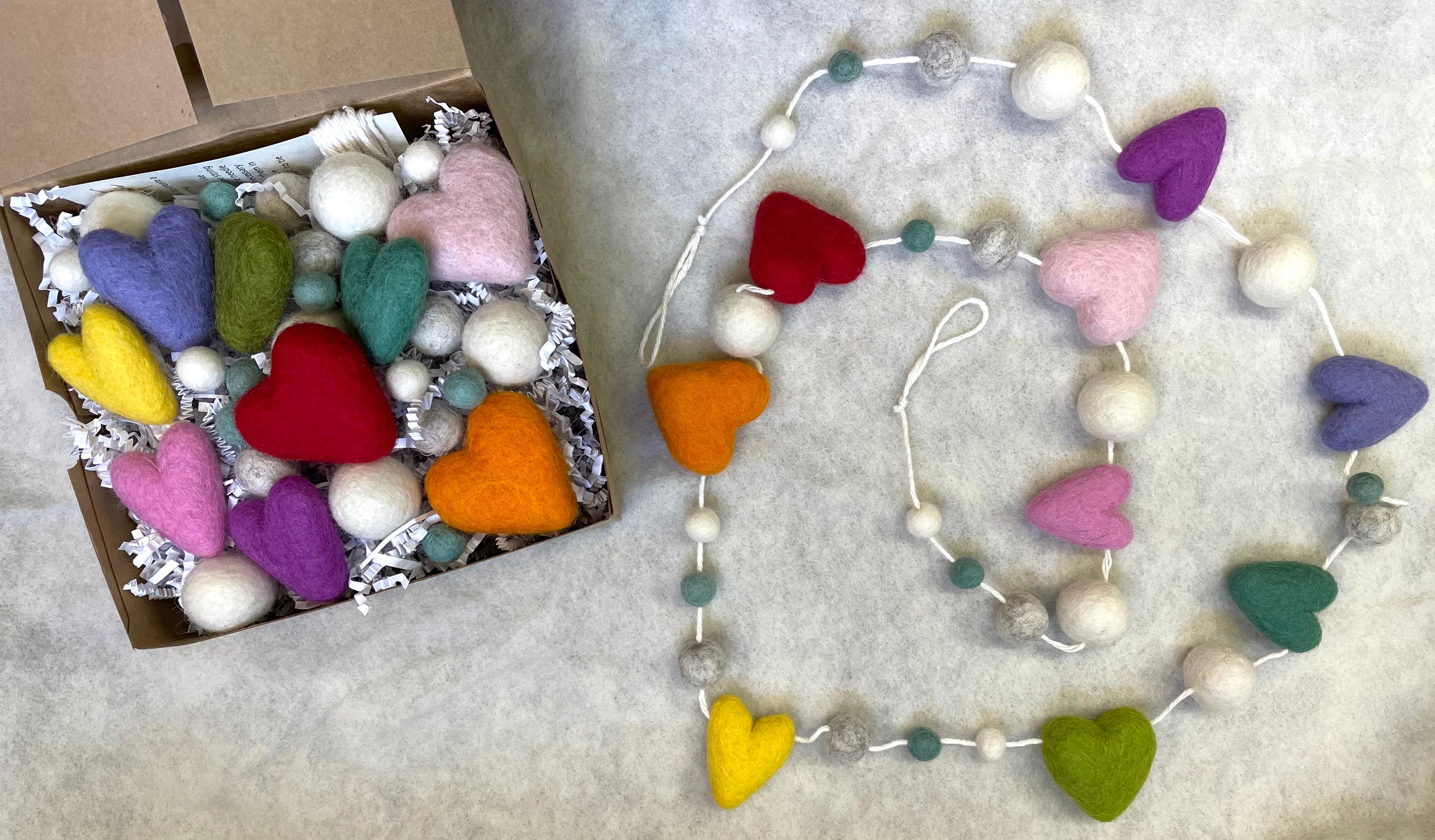 Heartfelt Creationハートフェルトクリエションス4点セットNo7 DIY Rainbow Hearts Wool Garland Kit – Janet Marie Felted Goods