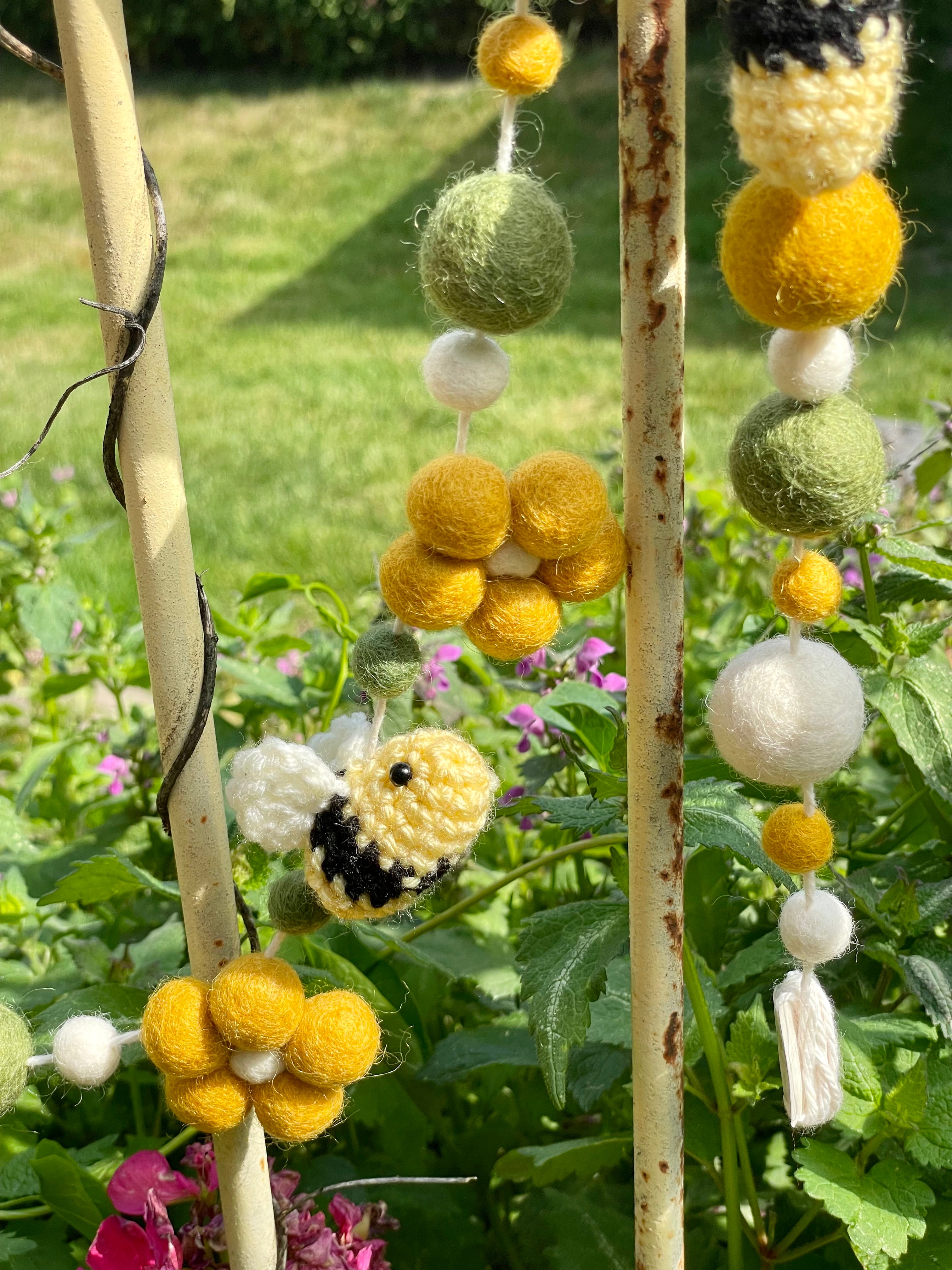 Bee Garland - Gold