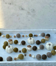 Load image into Gallery viewer, Chai Latte Wool Garland