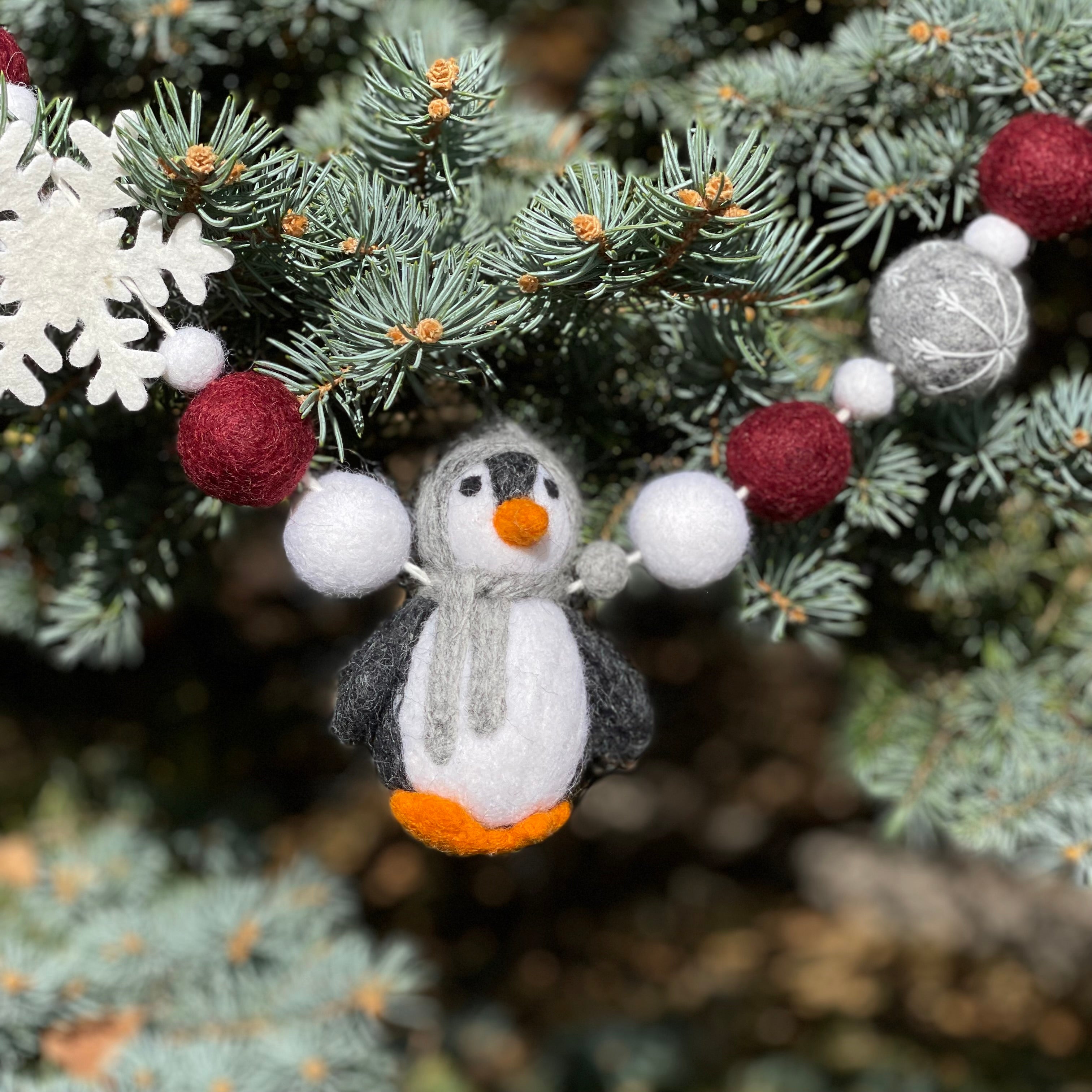 Gray Penguin Wool Garland
