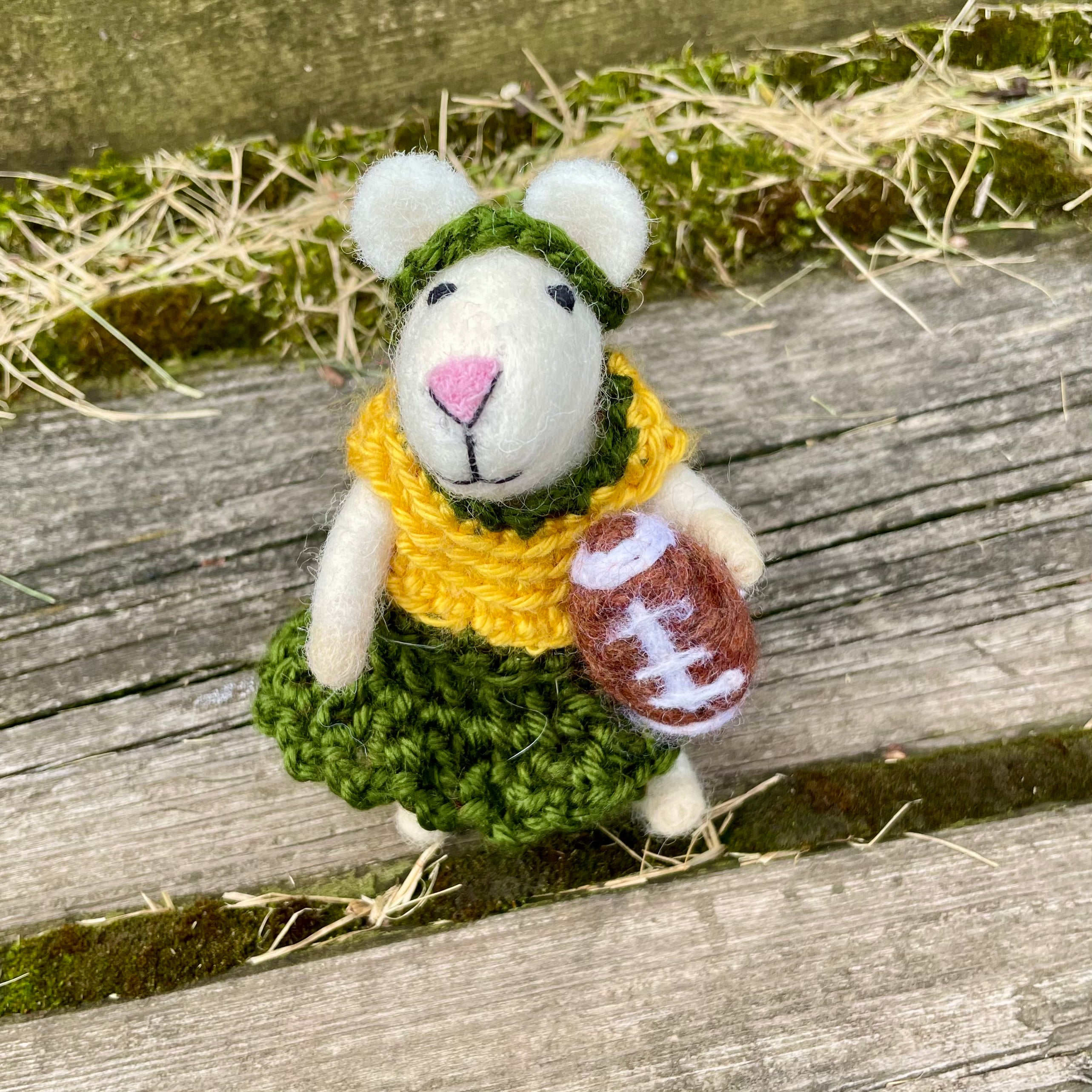 Goldie Green the Packer Mouse