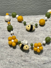 Load image into Gallery viewer, Bee Garland - Gold