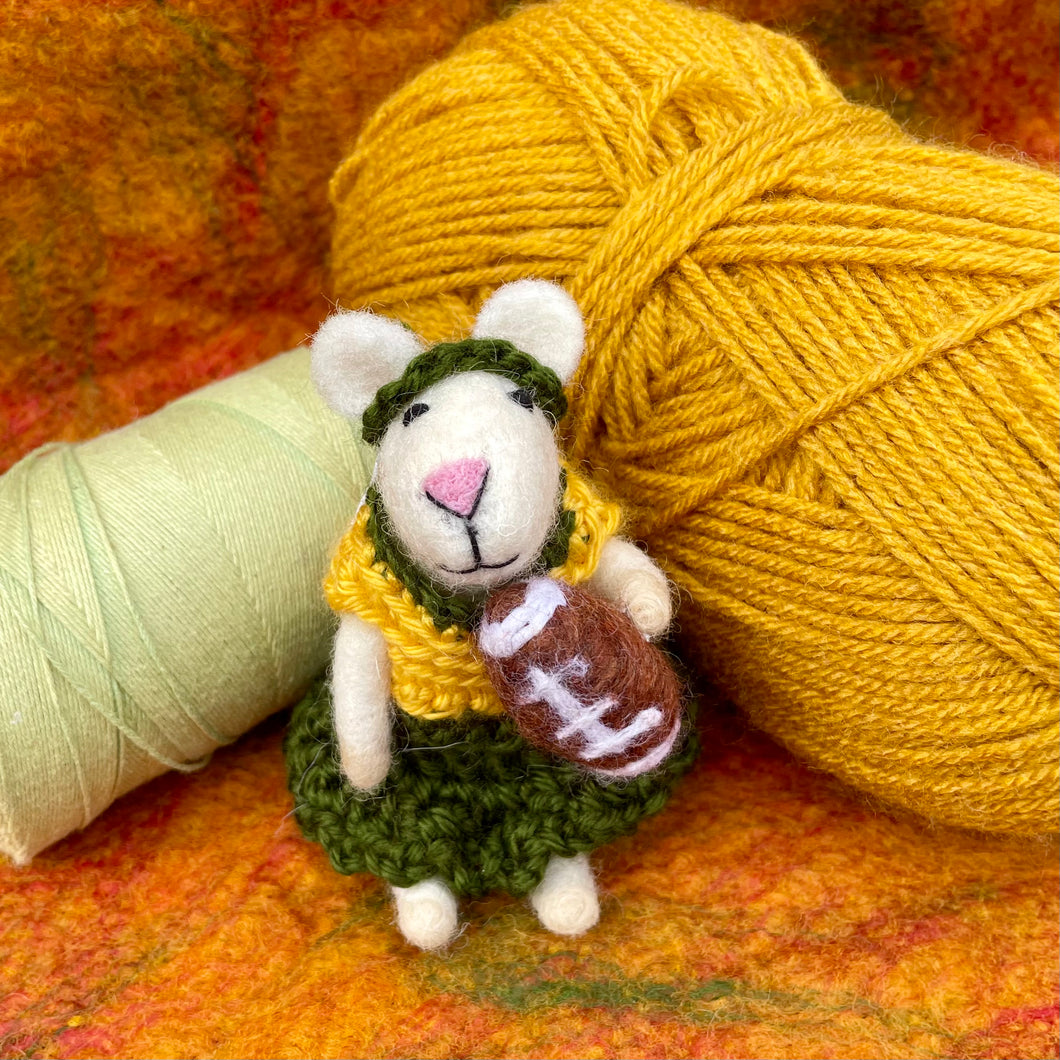 Goldie Green the Packer Mouse