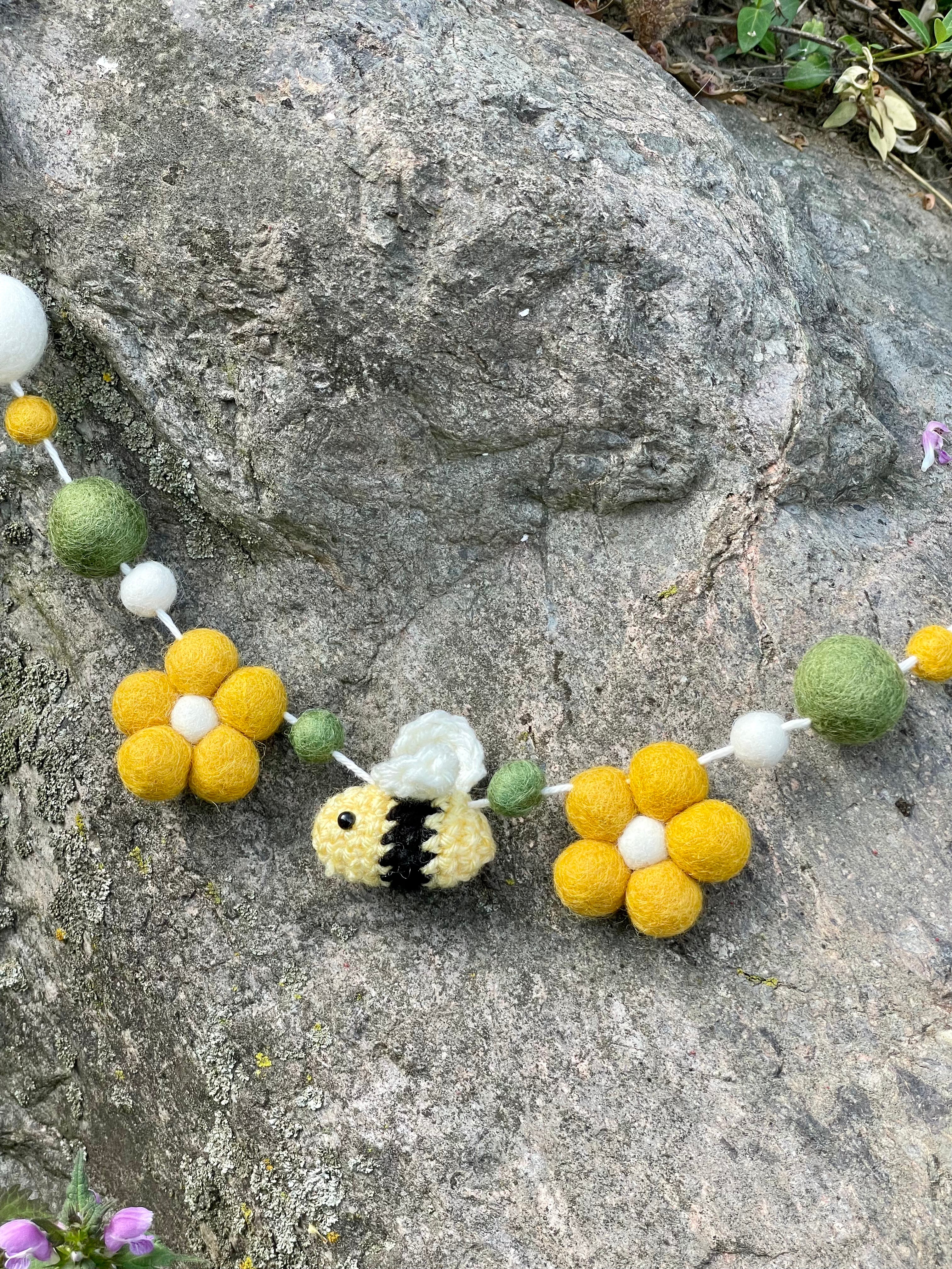 Bee Garland - Gold