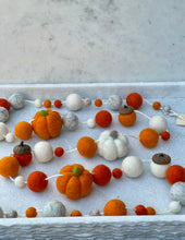 Load image into Gallery viewer, Orange Pumpkin Garland