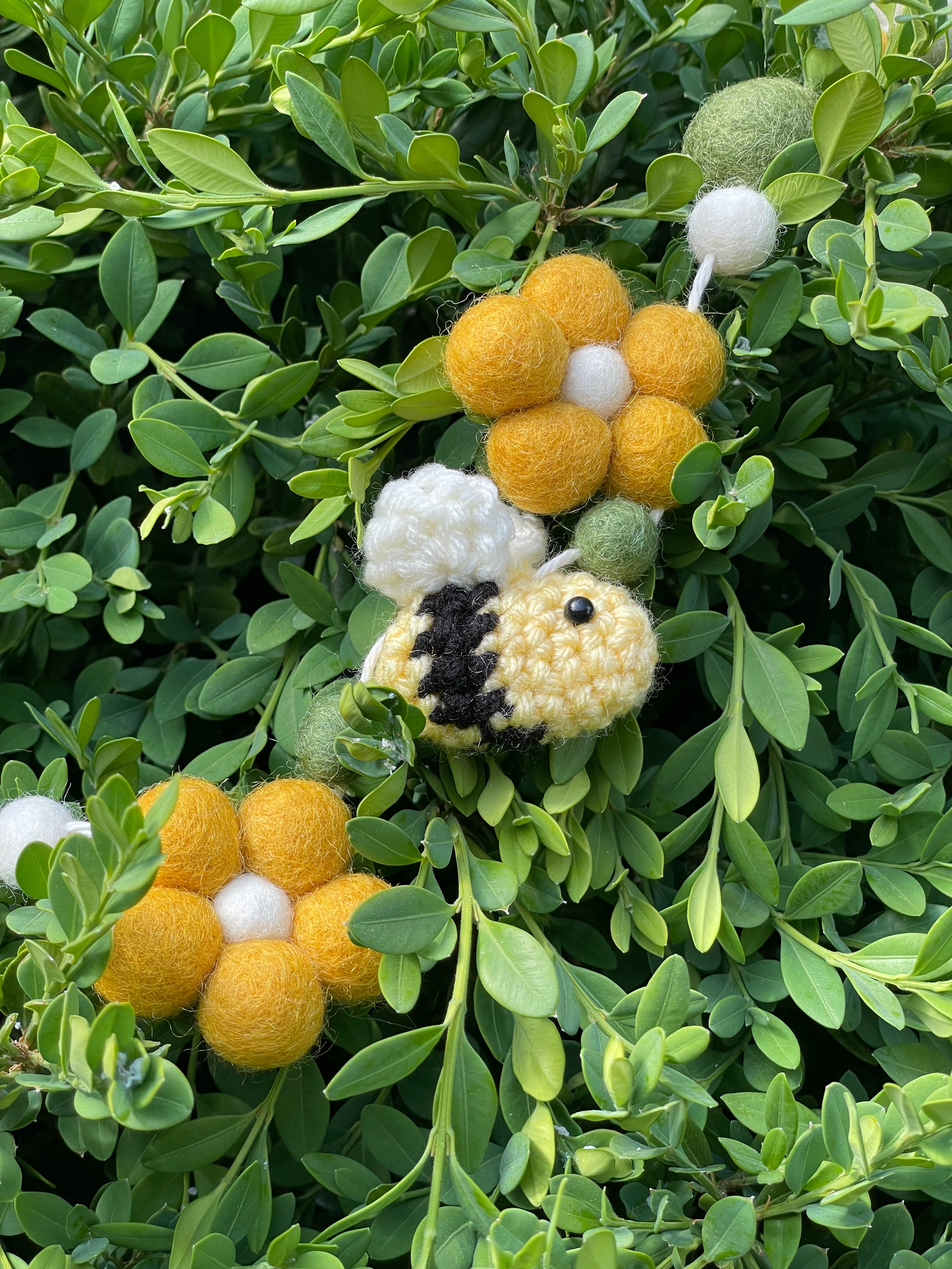 Bee Garland - Gold