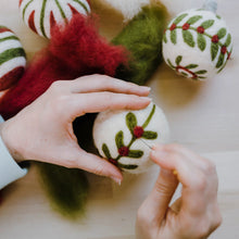 Load image into Gallery viewer, Christmas Ornaments Needle Felting Kit