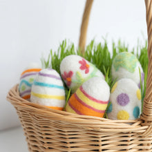 Load image into Gallery viewer, Easter Eggs Needle Felting Kit