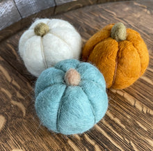 Load image into Gallery viewer, Pumpkin Felted Soap - Small