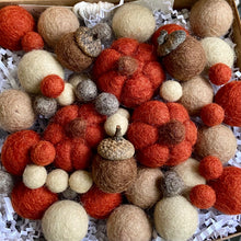 Load image into Gallery viewer, DIY Pumpkin Spice Wool Garland Kit