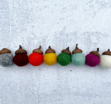 Load image into Gallery viewer, Felted Acorn Set of 6